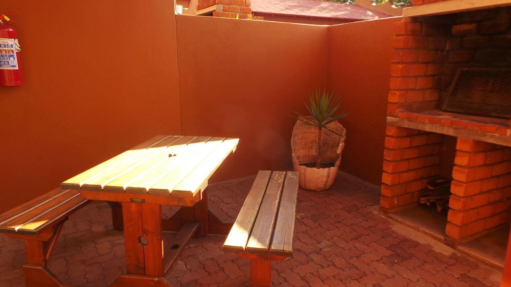 Klein Windhoek Self-Catering Apartments Kültér fotó
