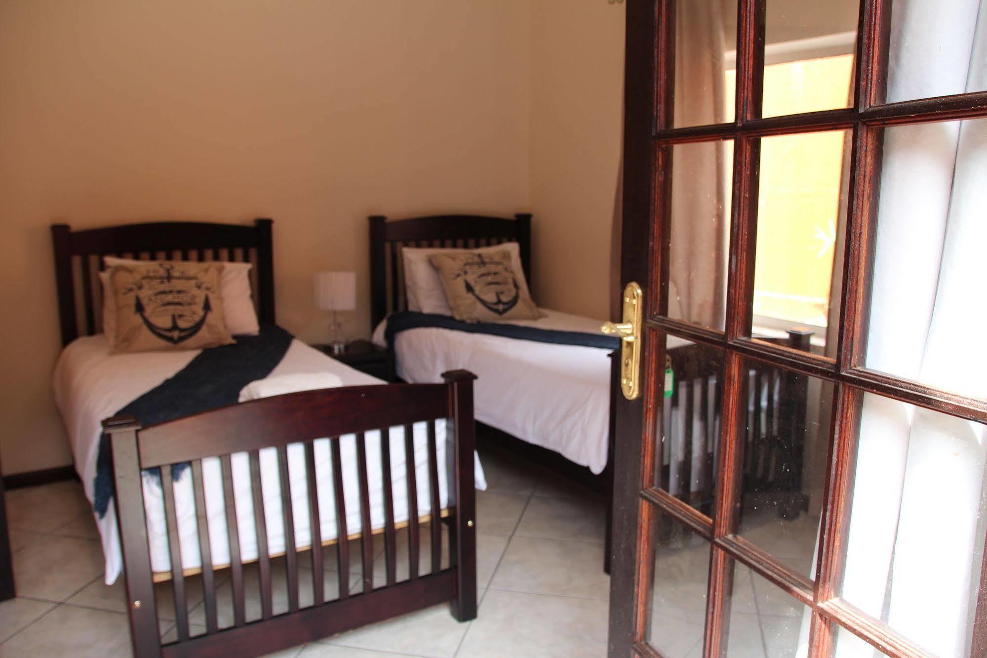Klein Windhoek Self-Catering Apartments Kültér fotó